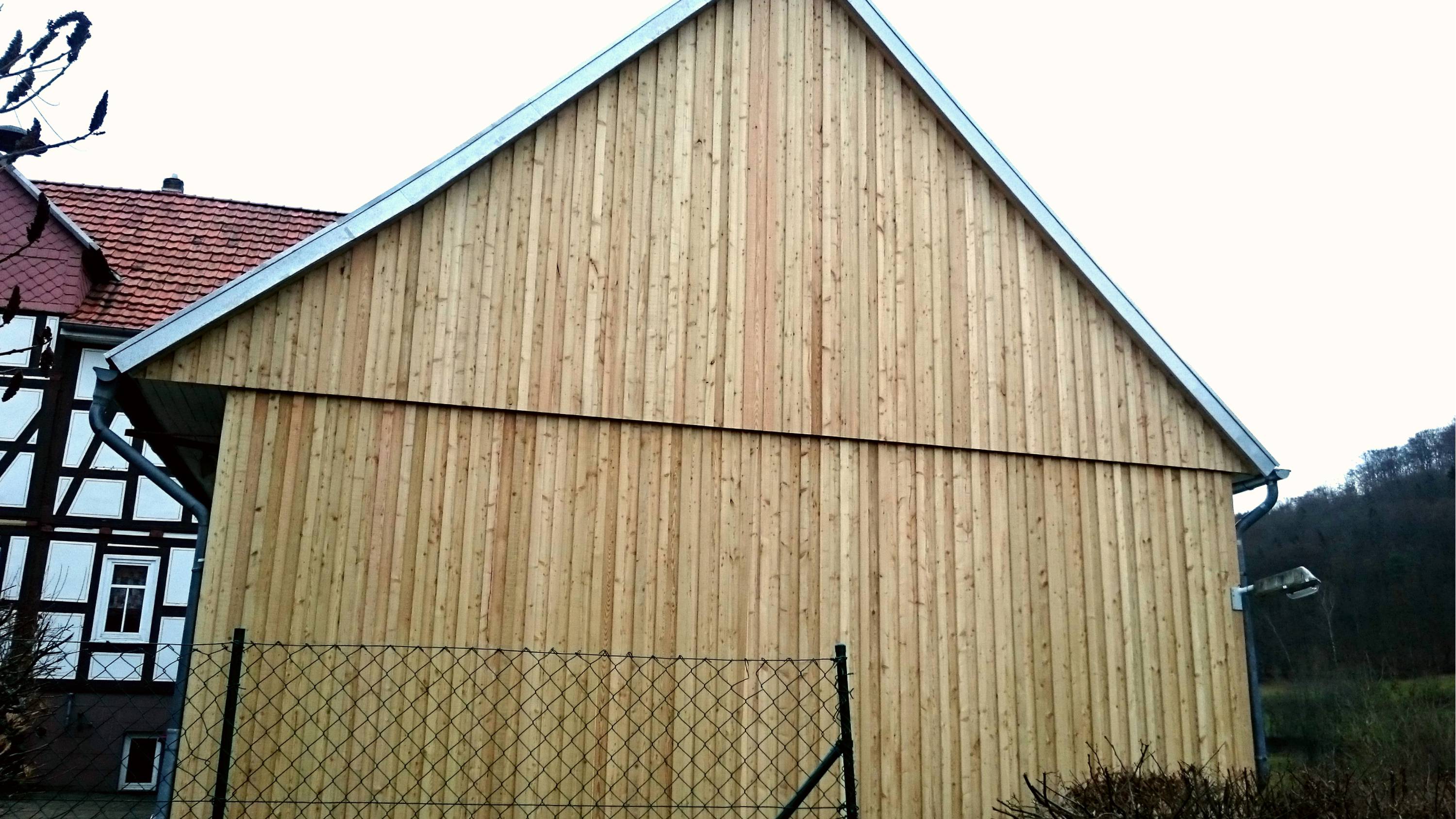 Holzlatten Fassade